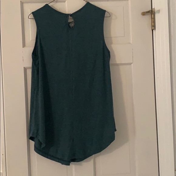 Sleeveless top - Picture 3 of 3